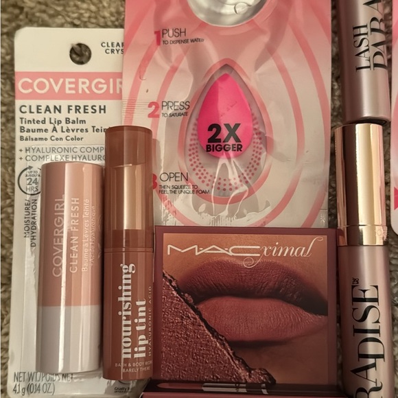 MAC Cosmetics Velvet Teddy Lipstick Set with Extras - Picture 2 of 3